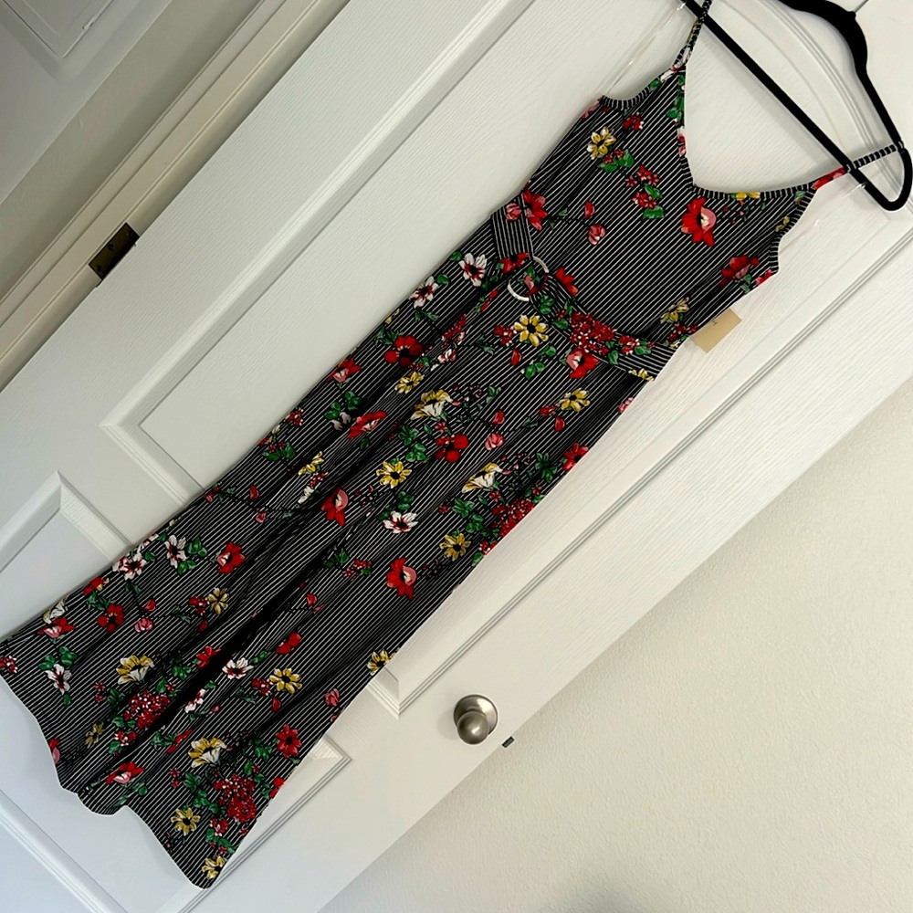 NWT Jumper B&W with flowers